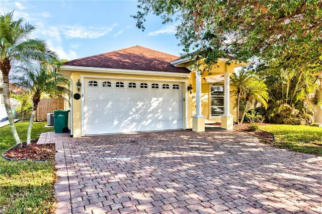 $5,500 | 725 95th Avenue North, Naples, FL 34108