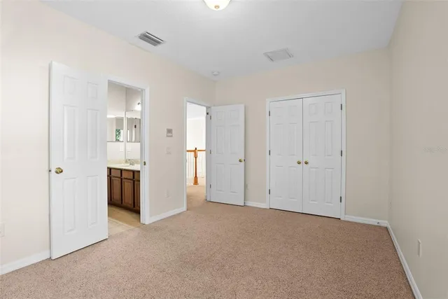 en empty room with windows and ceiling fan