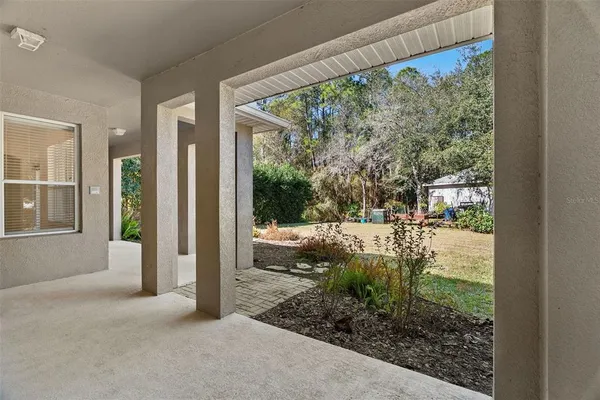 a view of a house with backyard and garden