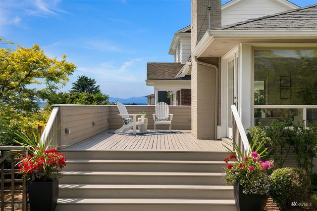 a view of building with outdoor space