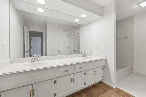 $529,000 | 5204 West 112th Street, Leawood, KS 66211