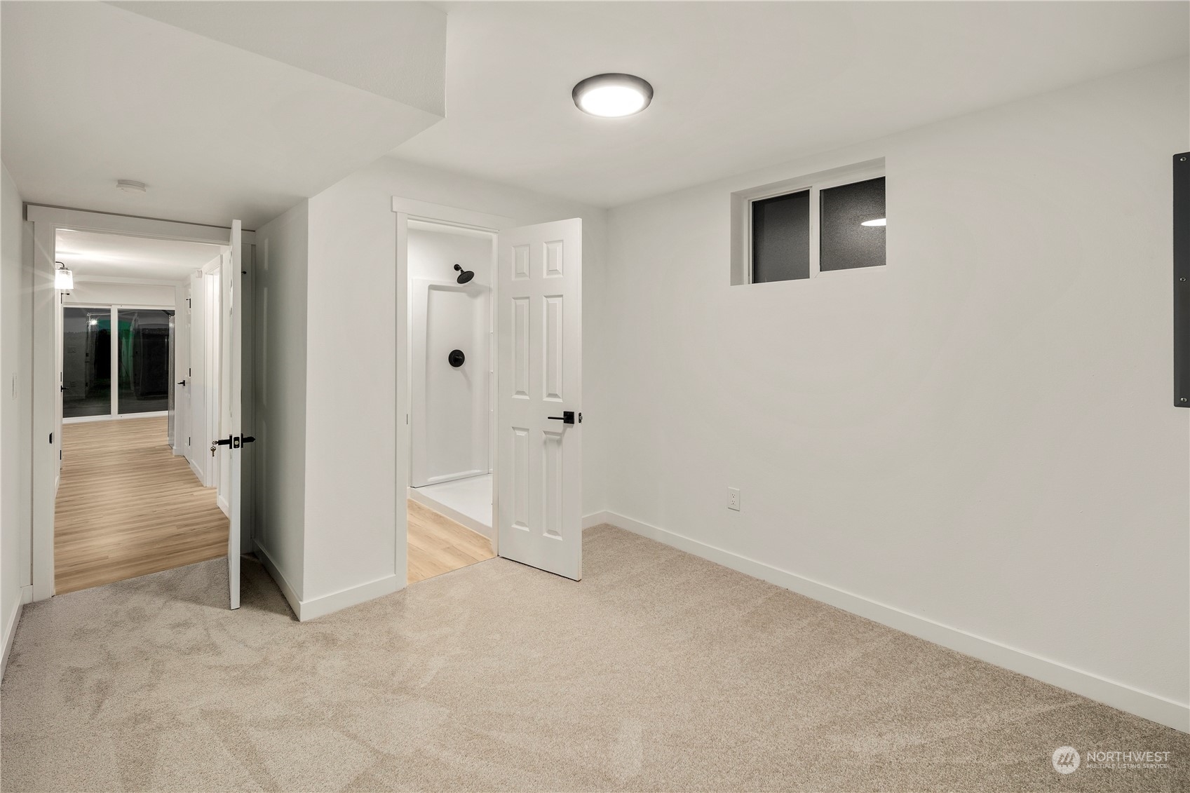 2823 South Bateman Street Seattle, WA 98108 - Photo 24 of 39 an empty room with windows