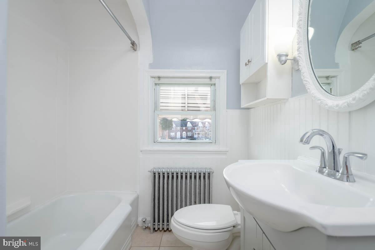2475 Fairway Baltimore, MD 21222 - Photo 9 of 25 a bathroom with a toilet a sink and bathtub