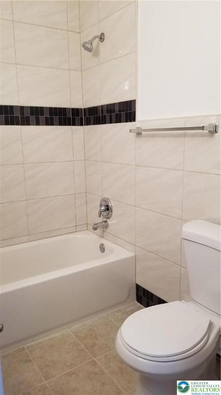 1218 West Turner Street, Unit 2 Allentown, PA 18102 - Photo 8 of 8 a bathroom with a toilet and a bathtub