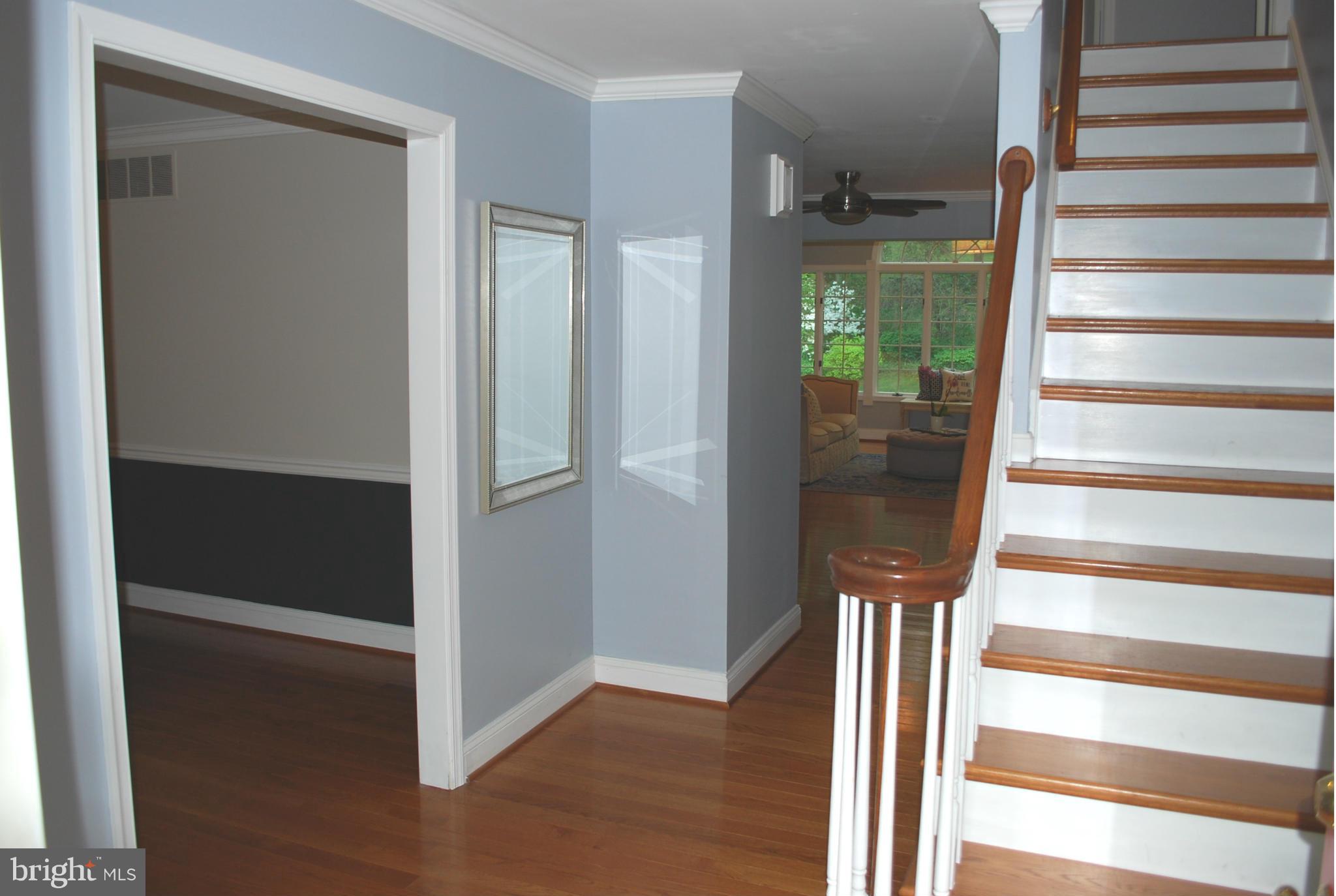 985 St George Barber Road Davidsonville, MD 21035 - Photo 2 of 30 Entry foyer
