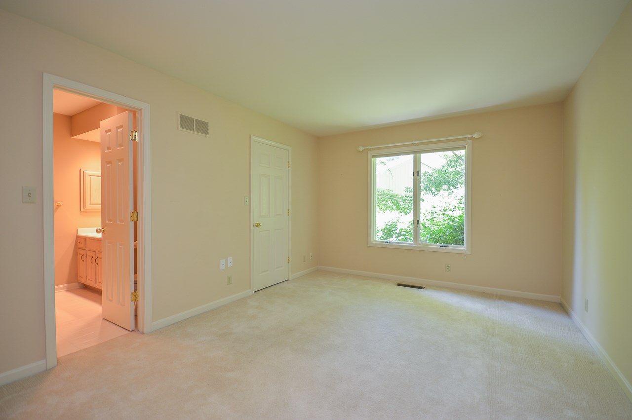 1301 Timberlake Road Evansville, IN 47710 - Photo 8 of 21 Gallery Image 8