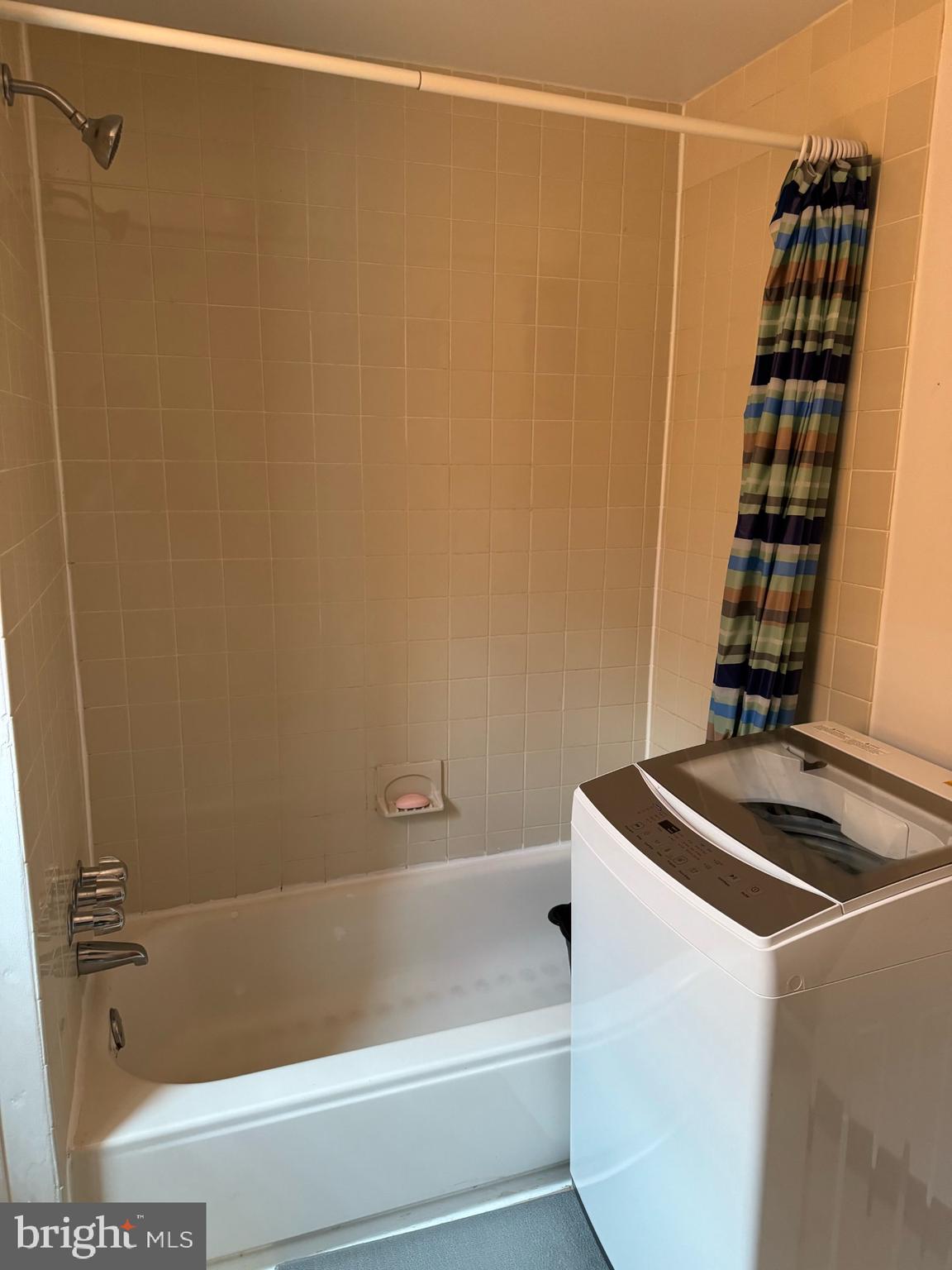 549 Tree Street Philadelphia, PA 19148 - Photo 11 of 18 Bathroom