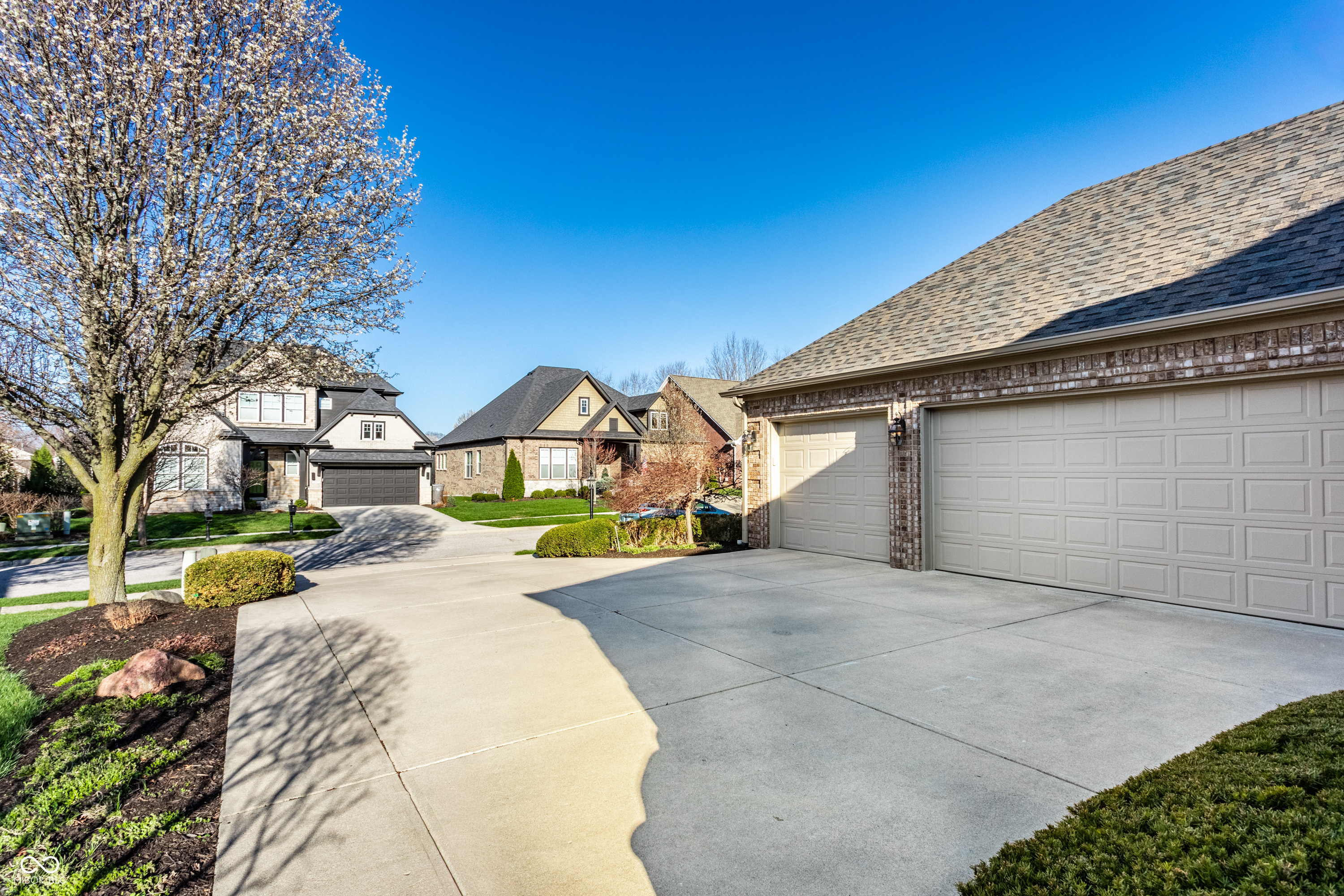 6639 Flowstone Way Indianapolis, IN 46237 - Photo 2 of 34