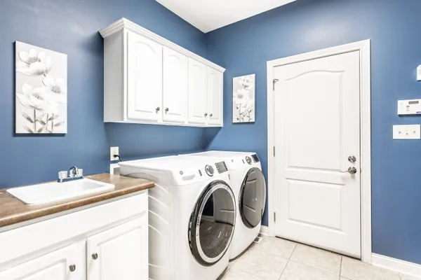 $589,000 | 6639 Flowstone Way, Indianapolis, IN 46237