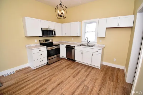 $179,900 | 208 West Jefferson Street, Frankfort, IN 46041