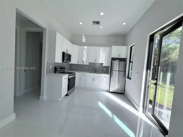 $1,650 | 4681 18th Avenue Southeast, Unit 2, Naples, FL 34117