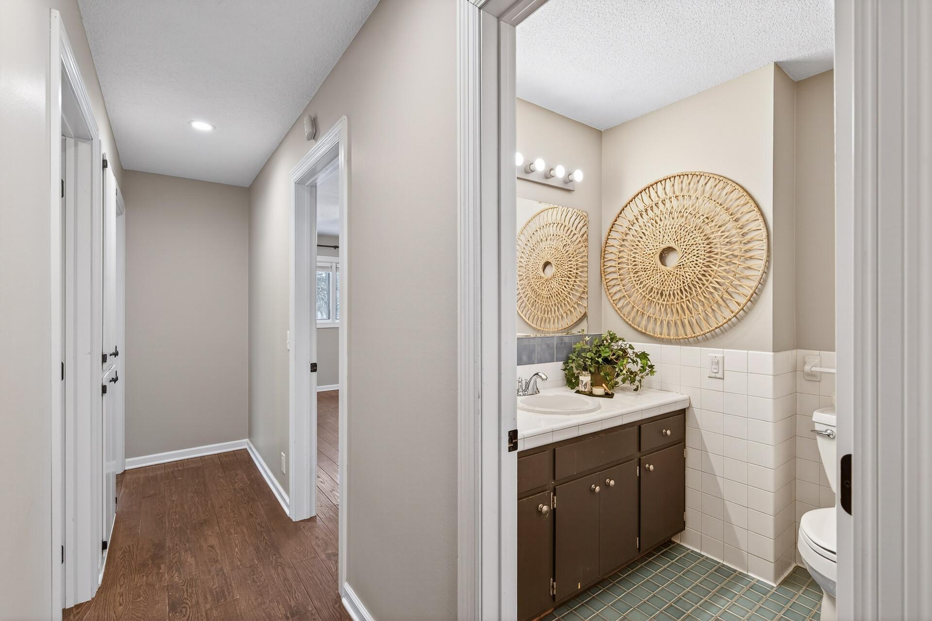 7155 Duluth Street Golden Valley, MN 55427 - Photo 17 of 44