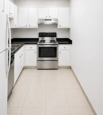 $1,750 | 901 Hillcrest Drive, Unit 307, Hollywood, FL 33021