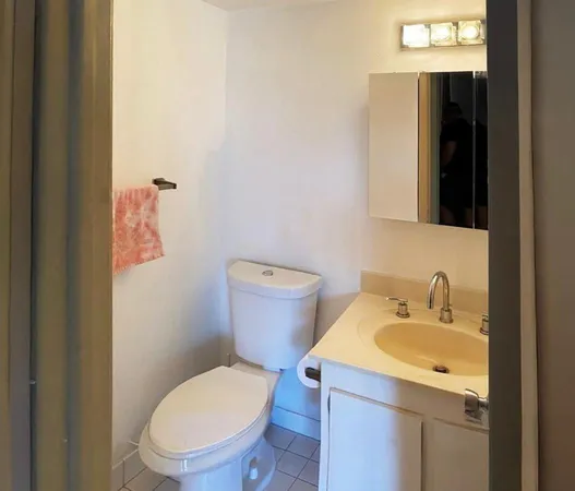 $1,750 | 901 Hillcrest Drive, Unit 307, Hollywood, FL 33021