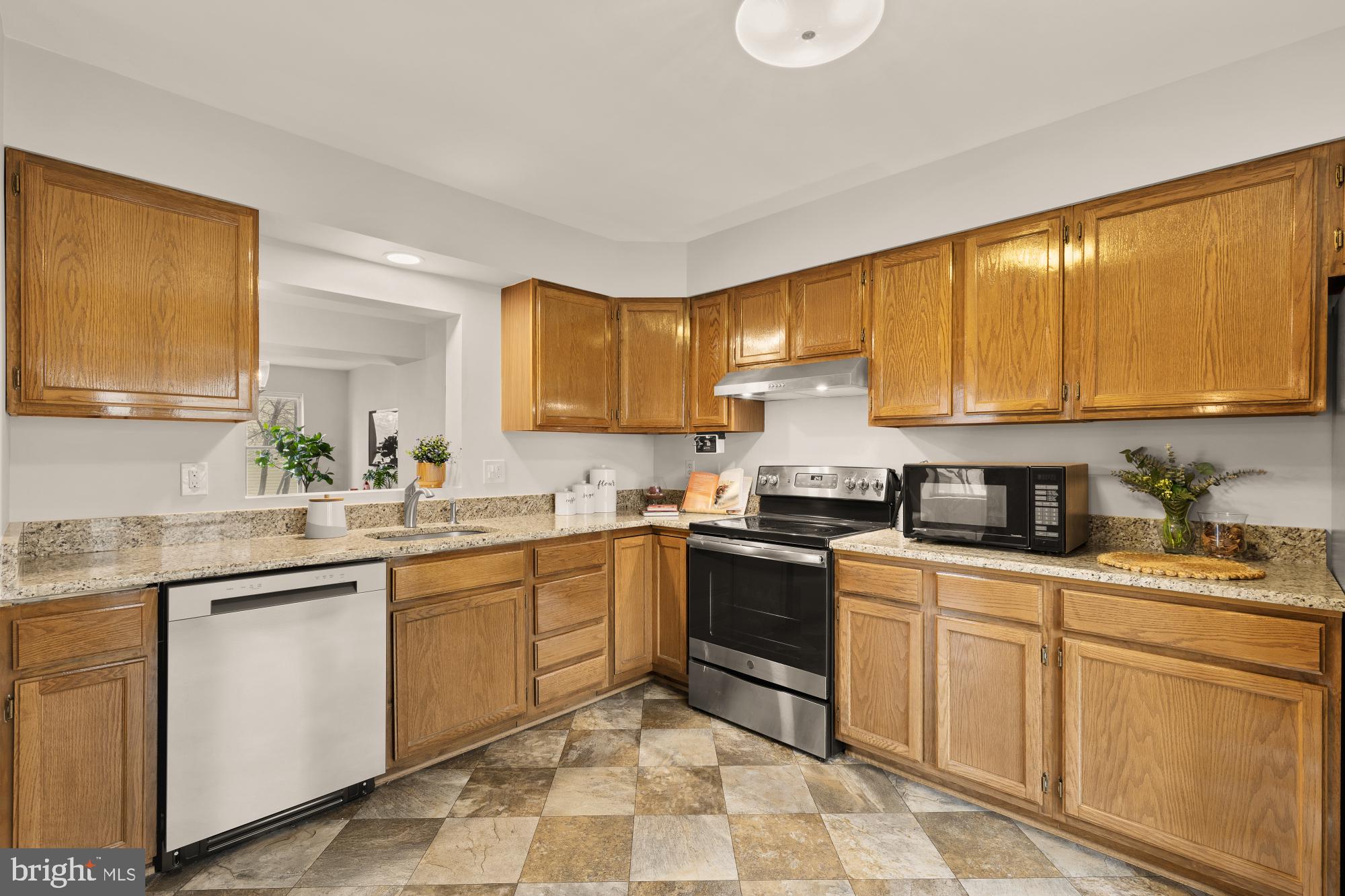 2890 Schoolhouse Circle Silver Spring, MD 20902 - Photo 8 of 44