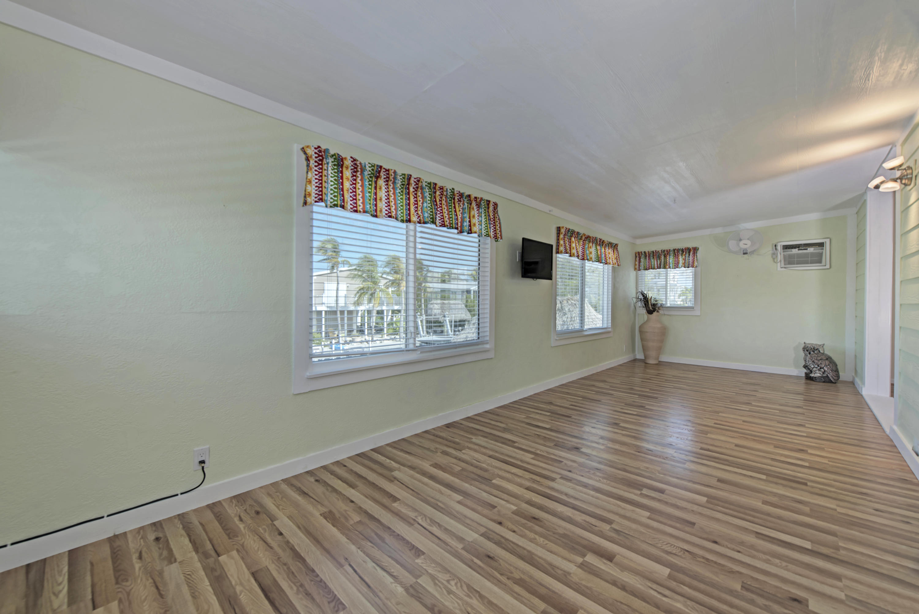 28573 Tortuga Road Summerland Key, FL 33042 - Photo 23 of 40 Living Area