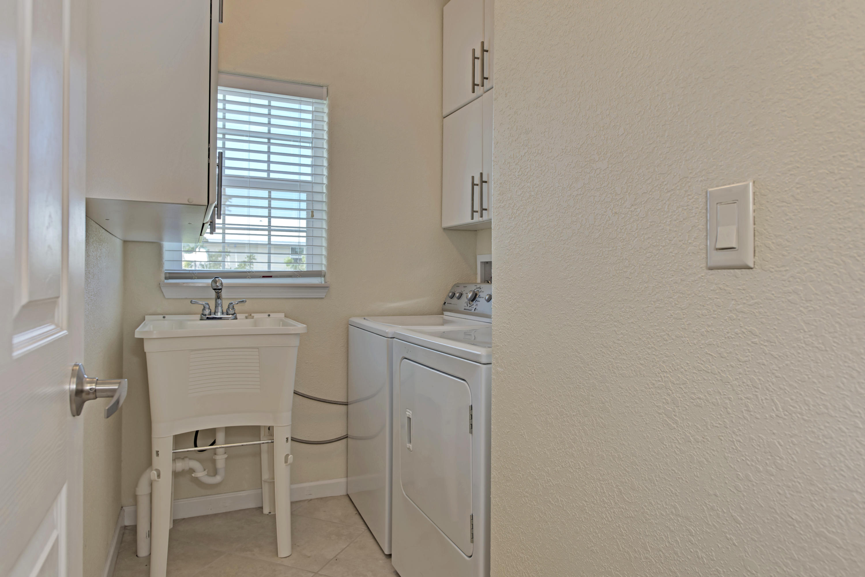 28573 Tortuga Road Summerland Key, FL 33042 - Photo 35 of 40 Laundry Room