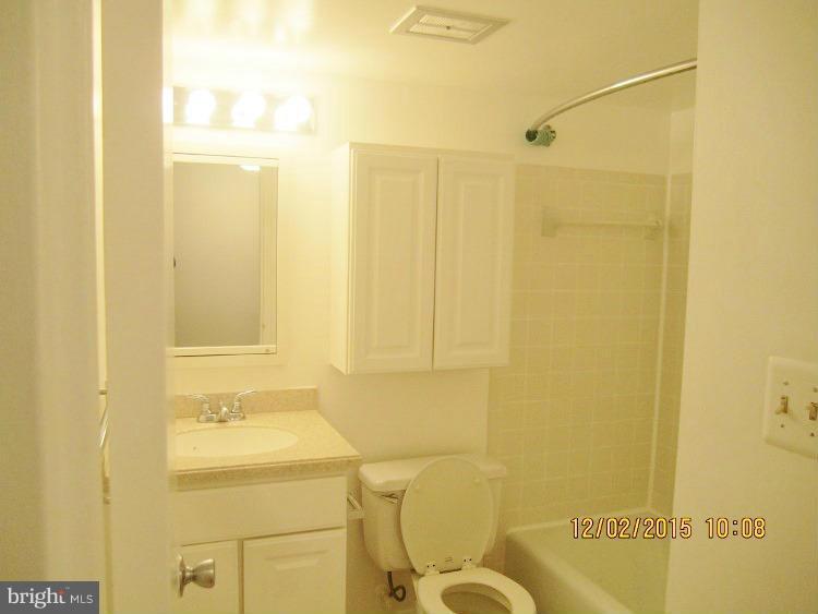1522 Northgate Square, Unit 1A Reston, VA 20190 - Photo 8 of 12 Bath