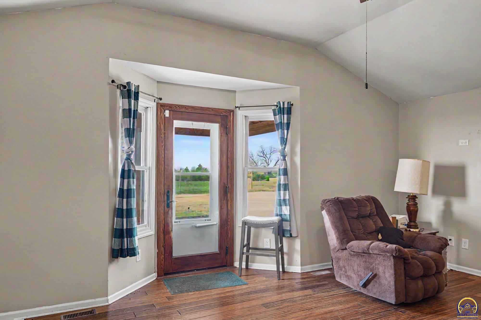 5131 Southwest Urish Road Topeka, KS 66610 - Photo 5 of 62