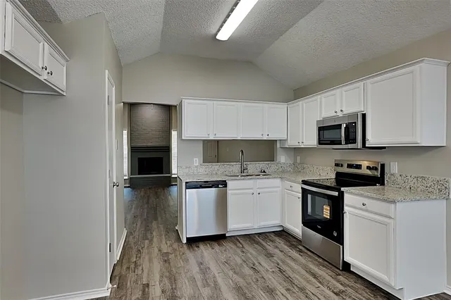 $2,100 | 5536 Creekridge Drive, Arlington, TX 76018