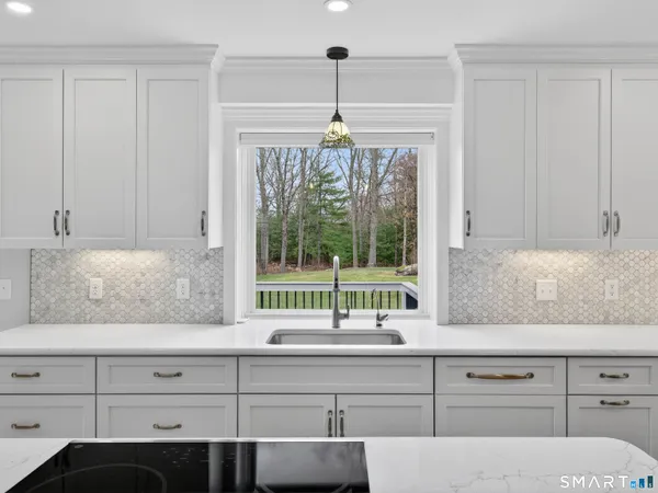 $529,900 | 31 Hebert Lane, Woodstock, CT 06281
