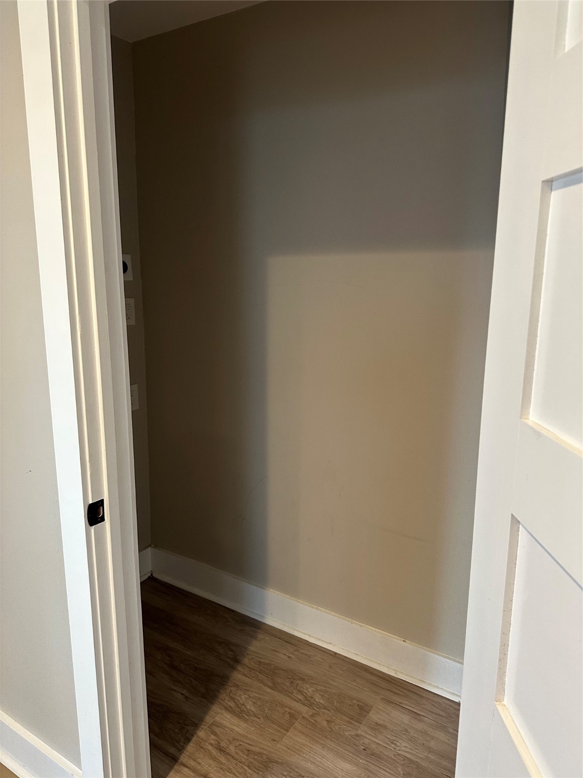 4504 Kingsbury Street Houston, TX 77021 - Photo 11 of 13 Laundry room