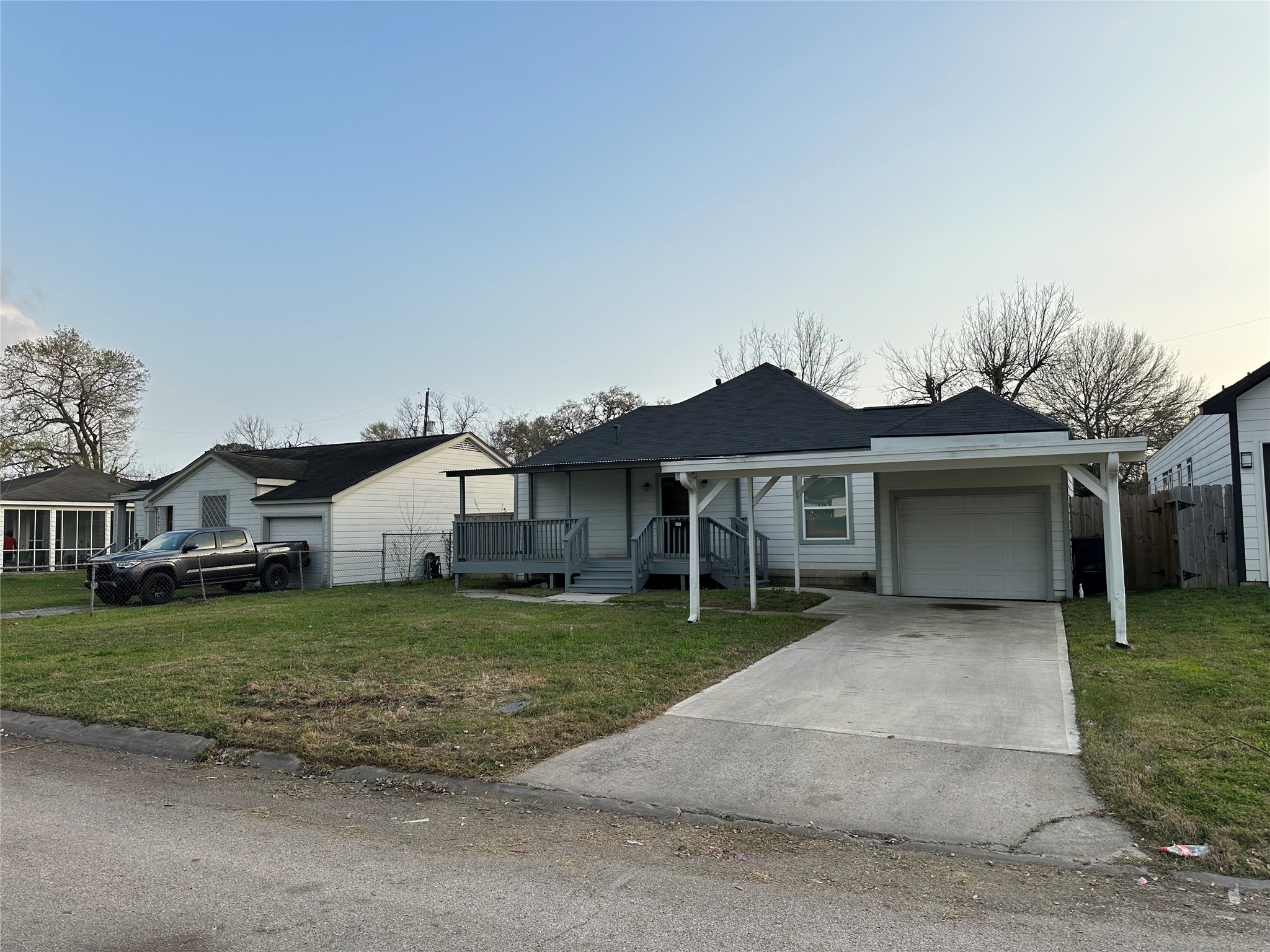 4504 Kingsbury Street Houston, TX 77021 - Photo 2 of 13 Front of Home