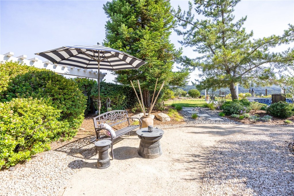 1549 Via Rojas Templeton, CA 93465 - Photo 22 of 29 a backyard of a house with table and chairs