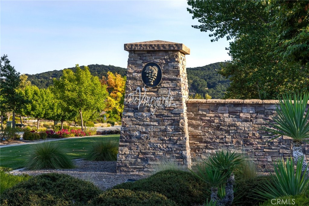 1549 Via Rojas Templeton, CA 93465 - Photo 29 of 29 a view of a yard