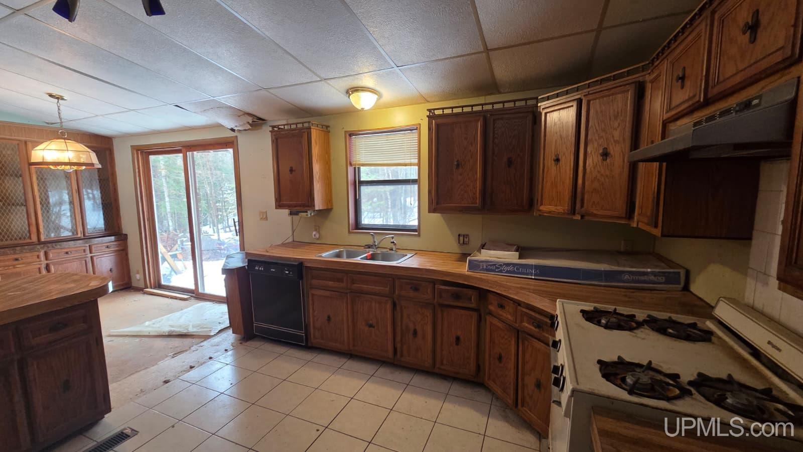 7122 Maple Grove Road Munising, MI 49862 - Photo 9 of 44
