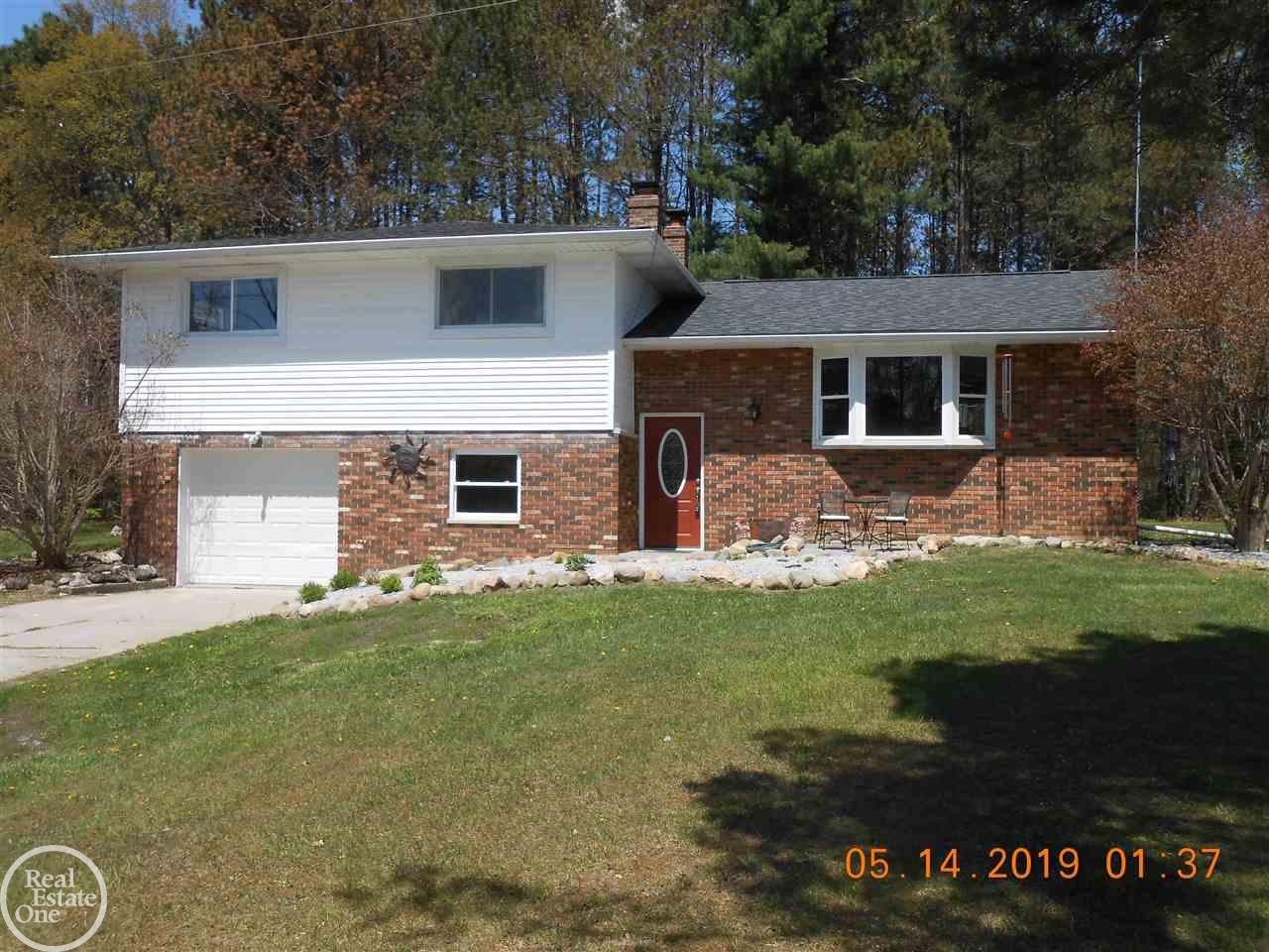 8090 Yale Road Avoca, MI 48006 - Photo 1 of 34 31379922.JPG