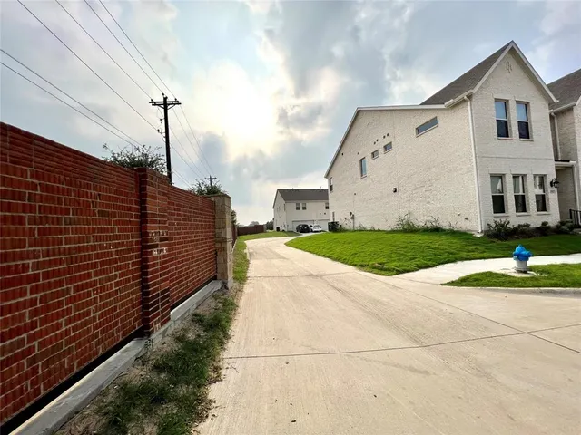 a view of house with a yard