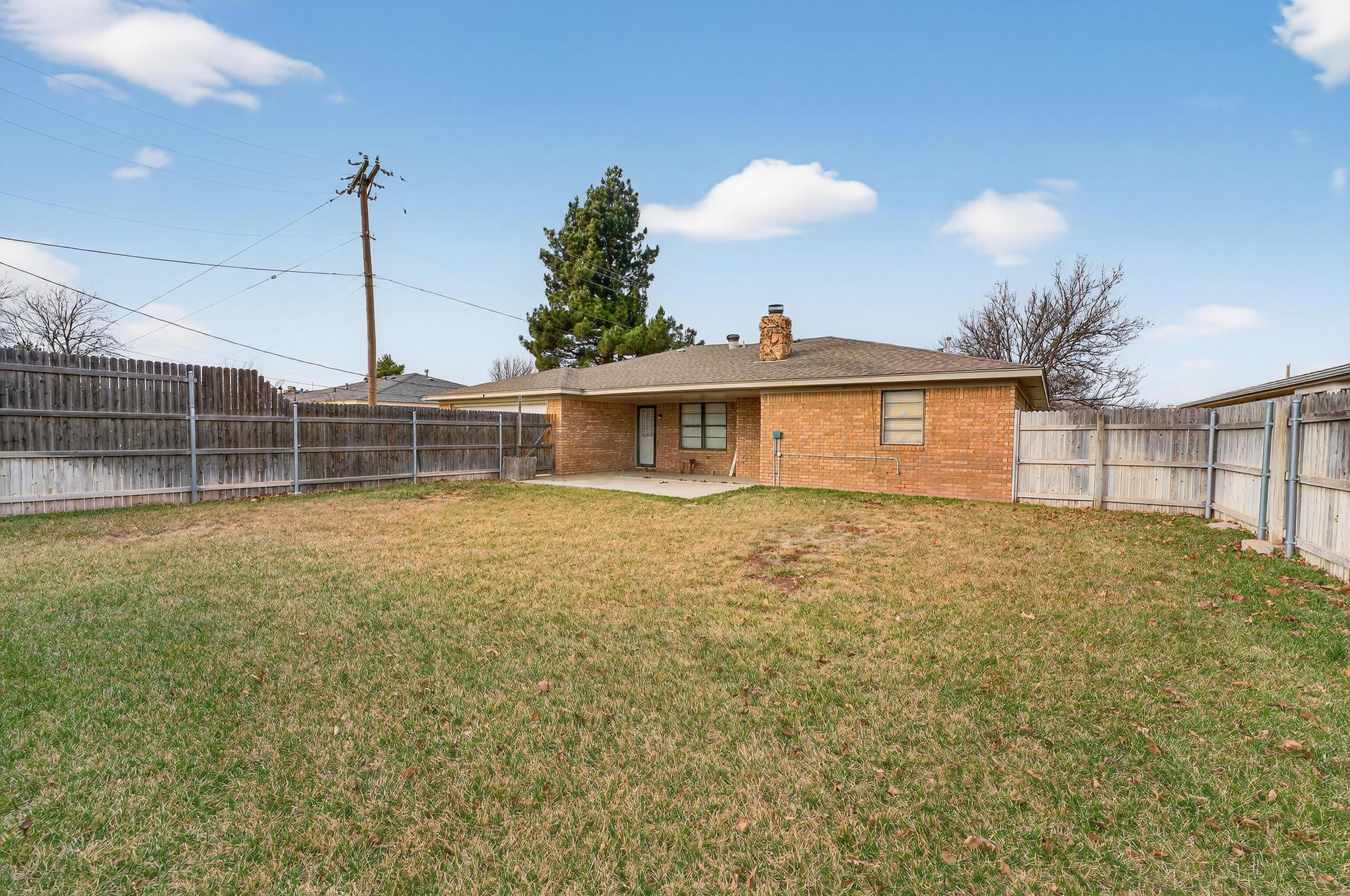 7313 Holyoke Trail Amarillo, TX 79121 - Photo 56 of 56 a view of a house with a backyard and a tub