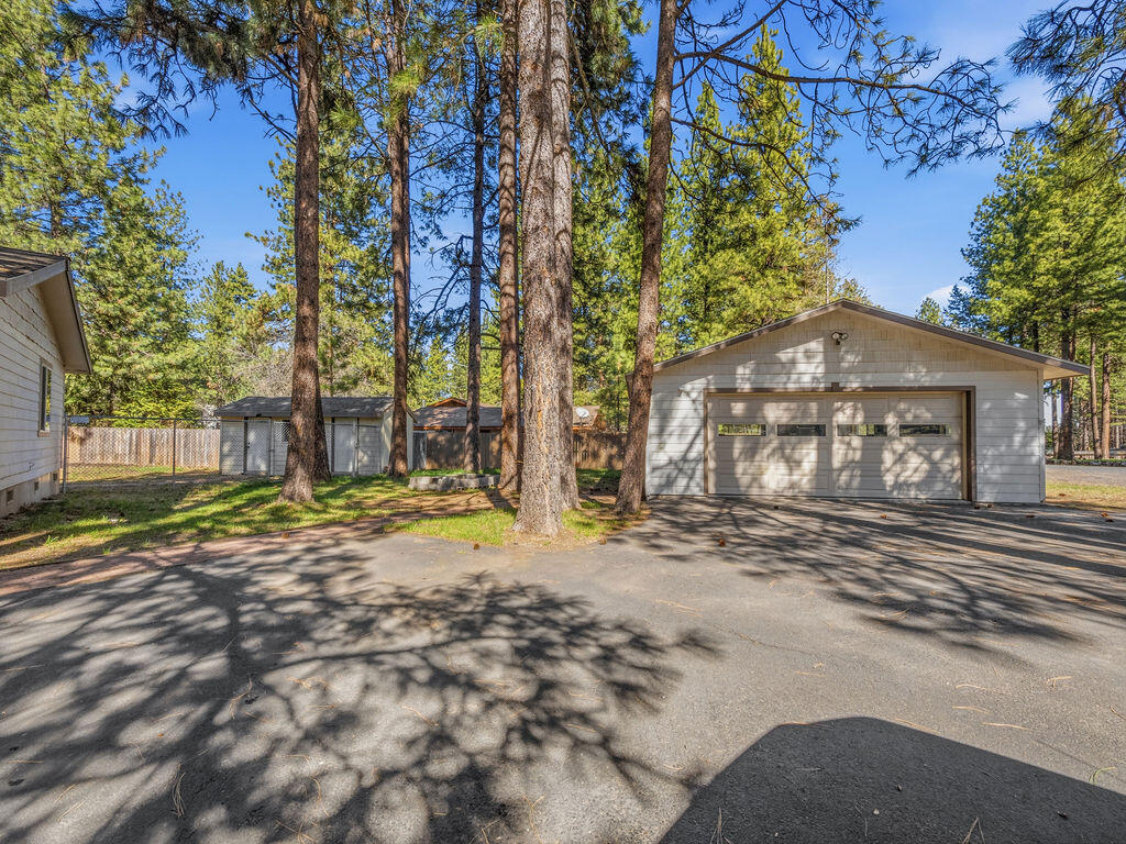 15531 Green Wing Loop Keno, OR 97627 - Photo 2 of 27 P3190103