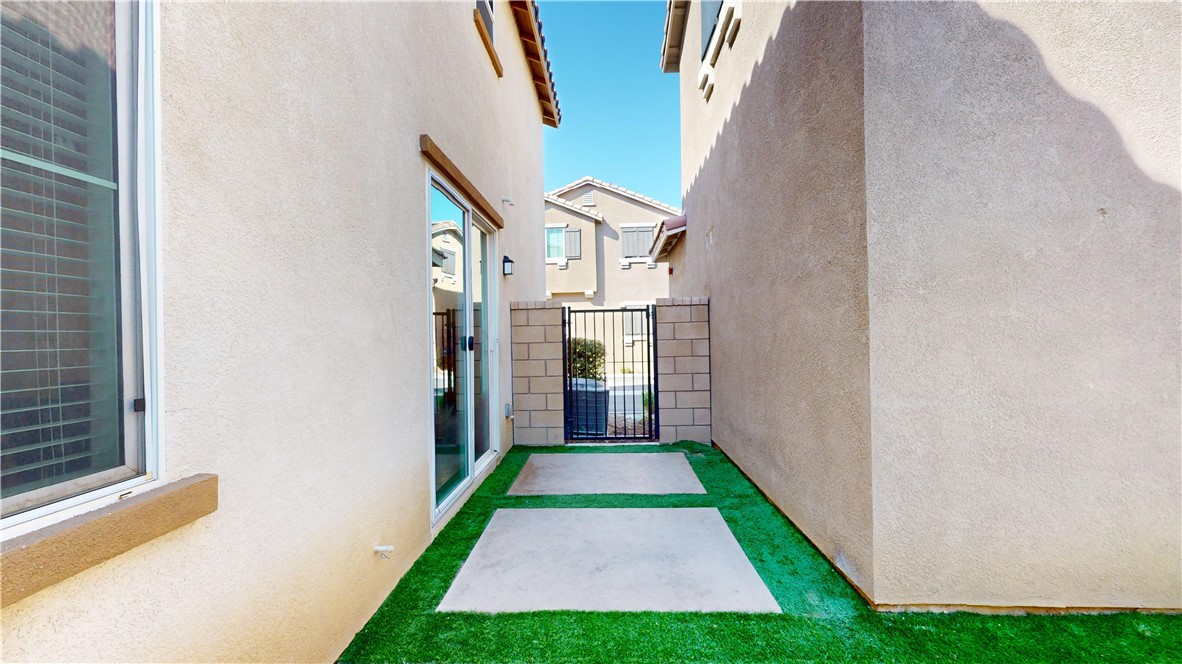 165 Linden Court Perris, CA 92571 - Photo 26 of 36 a view of a backyard with potted plants