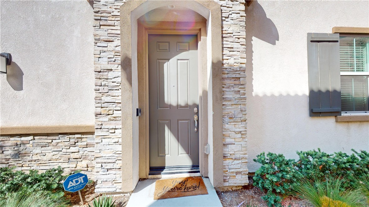 165 Linden Court Perris, CA 92571 - Photo 30 of 36 a picture of a bathroom with a shower