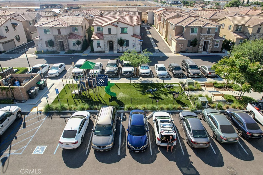 165 Linden Court Perris, CA 92571 - Photo 34 of 36 a view of a chairs and table in a patio