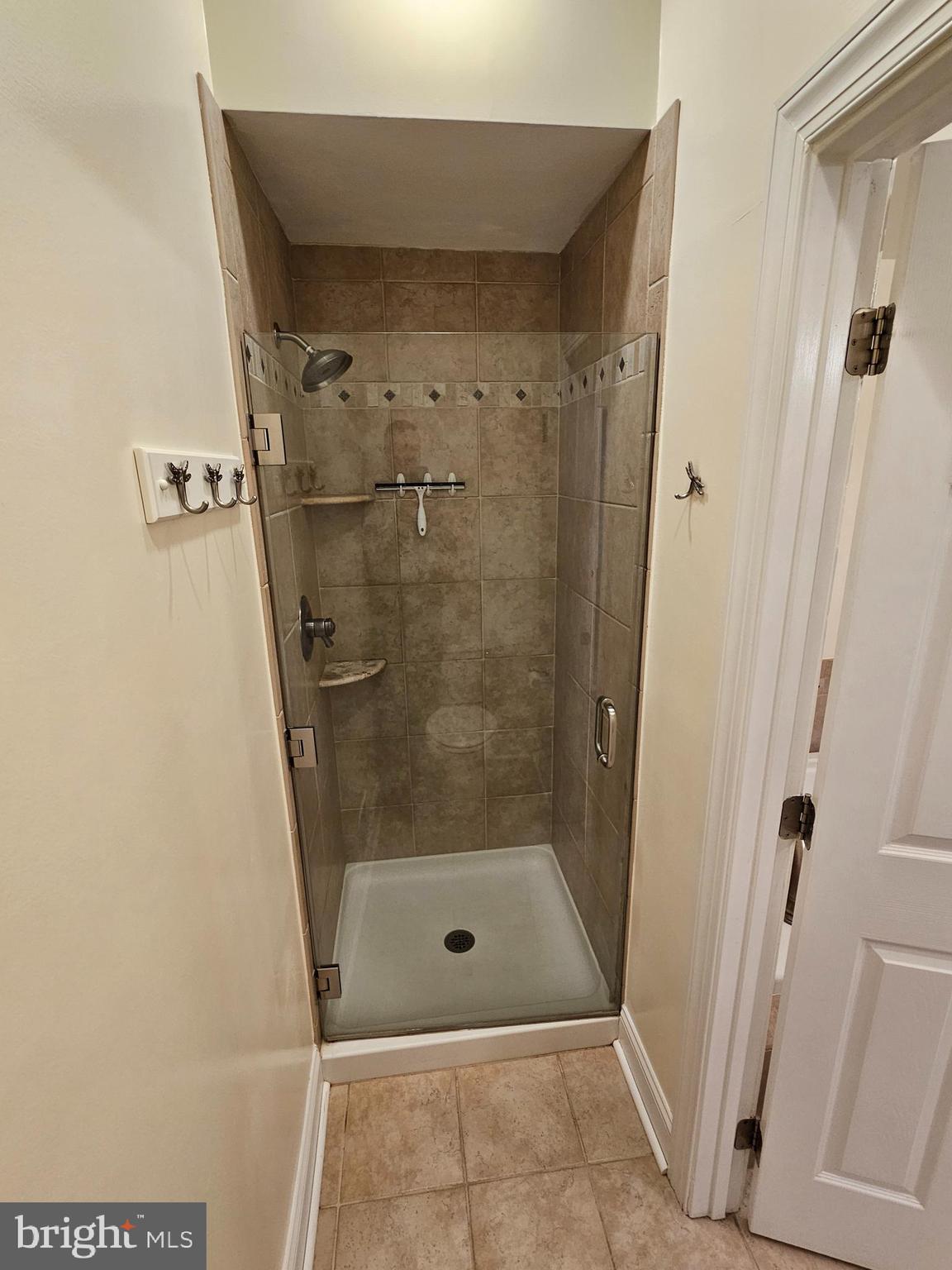 1369 Park Garden Lane Reston, VA 20194 - Photo 15 of 31 Separate shower