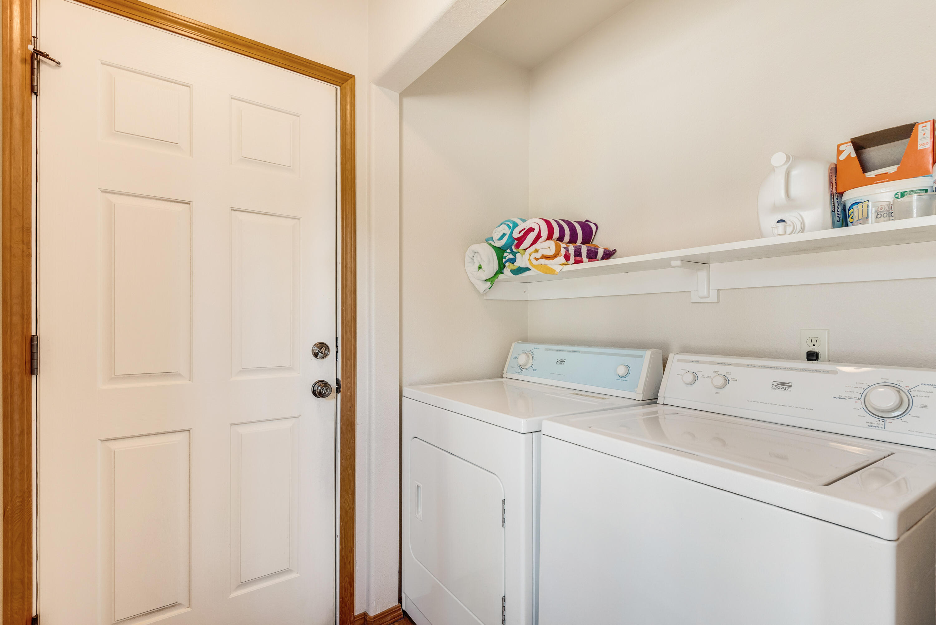 55150 Jackpine Way Bend, OR 97707 - Photo 14 of 19 Laundry, main level