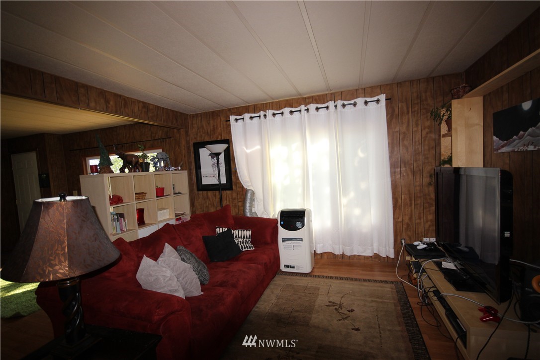 18820 Mountain View Road Northeast Duvall, WA 98019 - Photo 10 of 15 Gallery Image 10