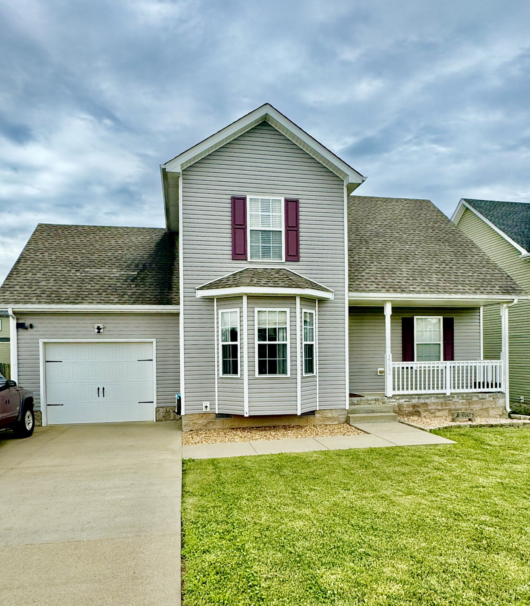 3769 Suiter Road Clarksville, TN 37040 - Photo 1 of 10 front view of a house with a yard