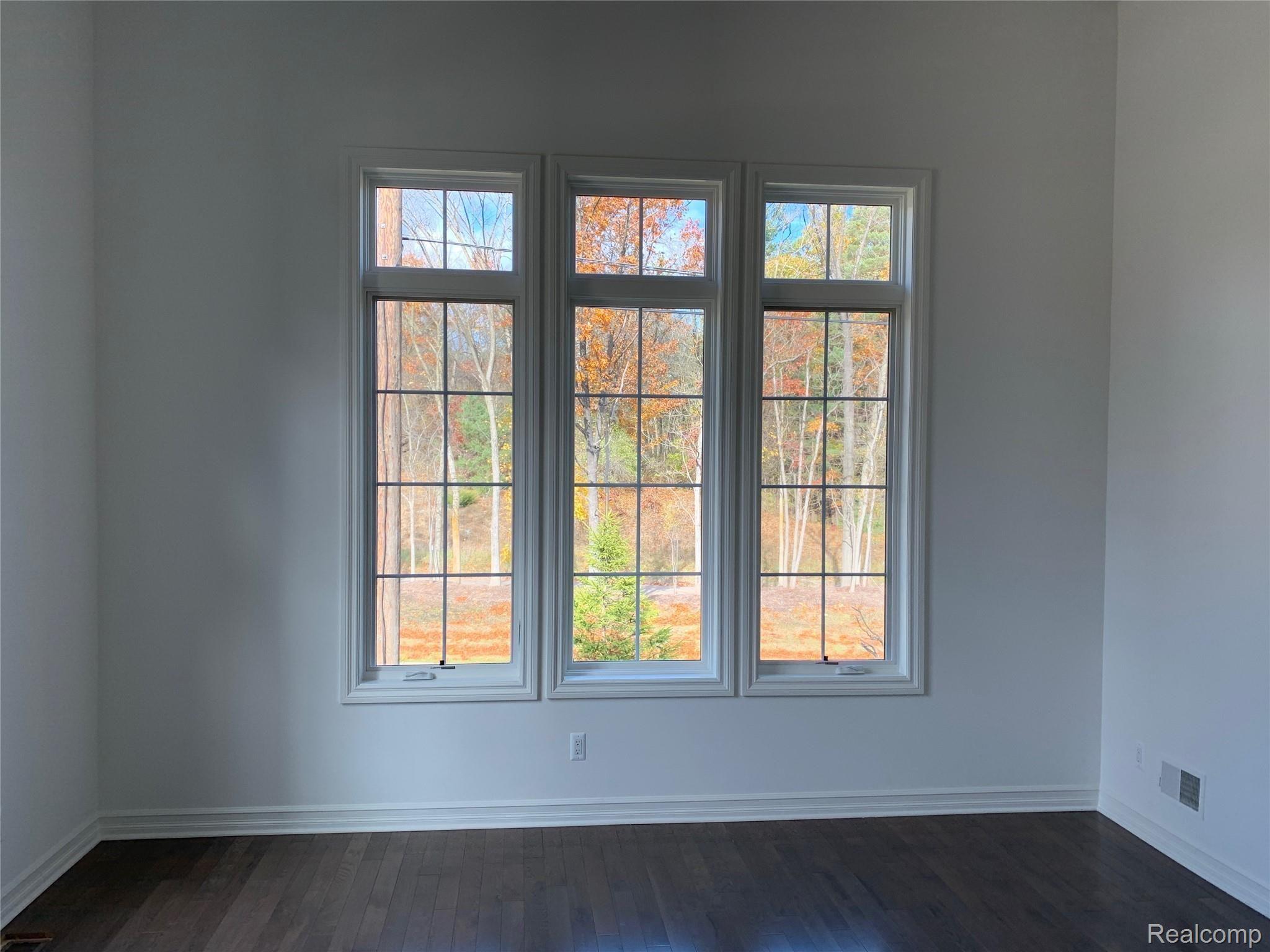 6103 Sheldon Road Rochester, MI 48306 - Photo 7 of 20 IMG_2463 (1).jpg