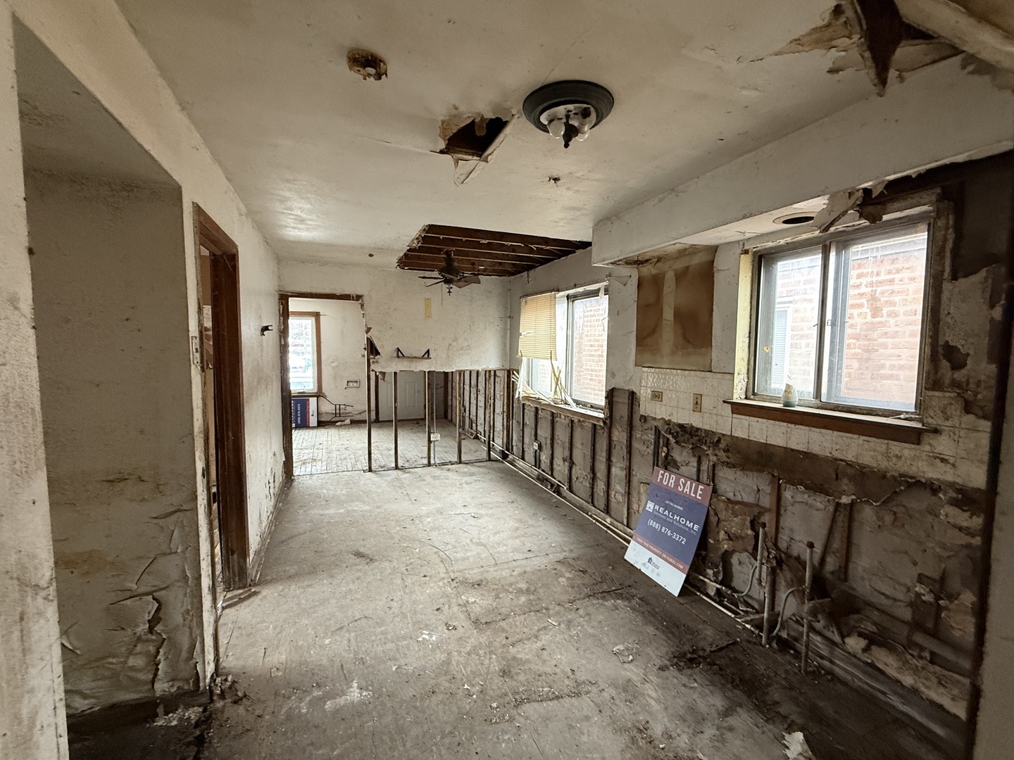 1237 East 95th Street Chicago, IL 60628 - Photo 5 of 11 a view of an entryway with a livingroom
