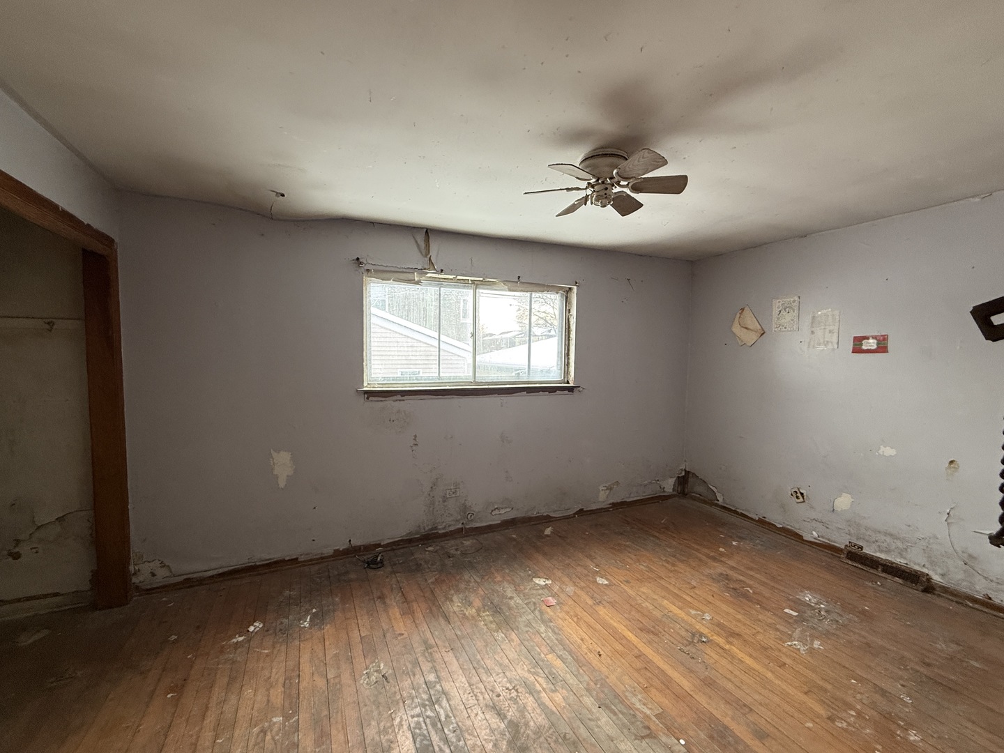 1237 East 95th Street Chicago, IL 60628 - Photo 7 of 11 an empty room with windows