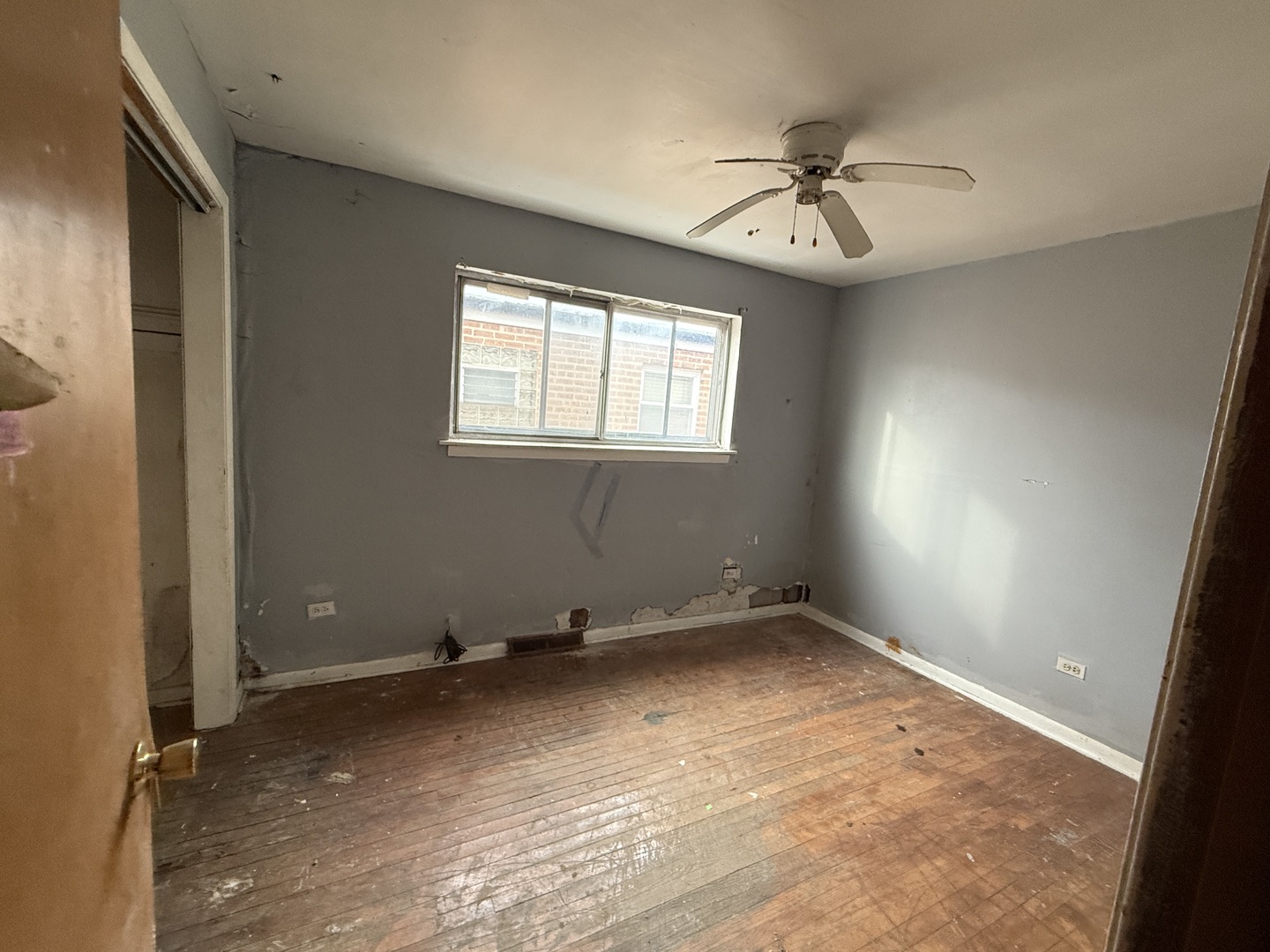 1237 East 95th Street Chicago, IL 60628 - Photo 8 of 11 an empty room with a window