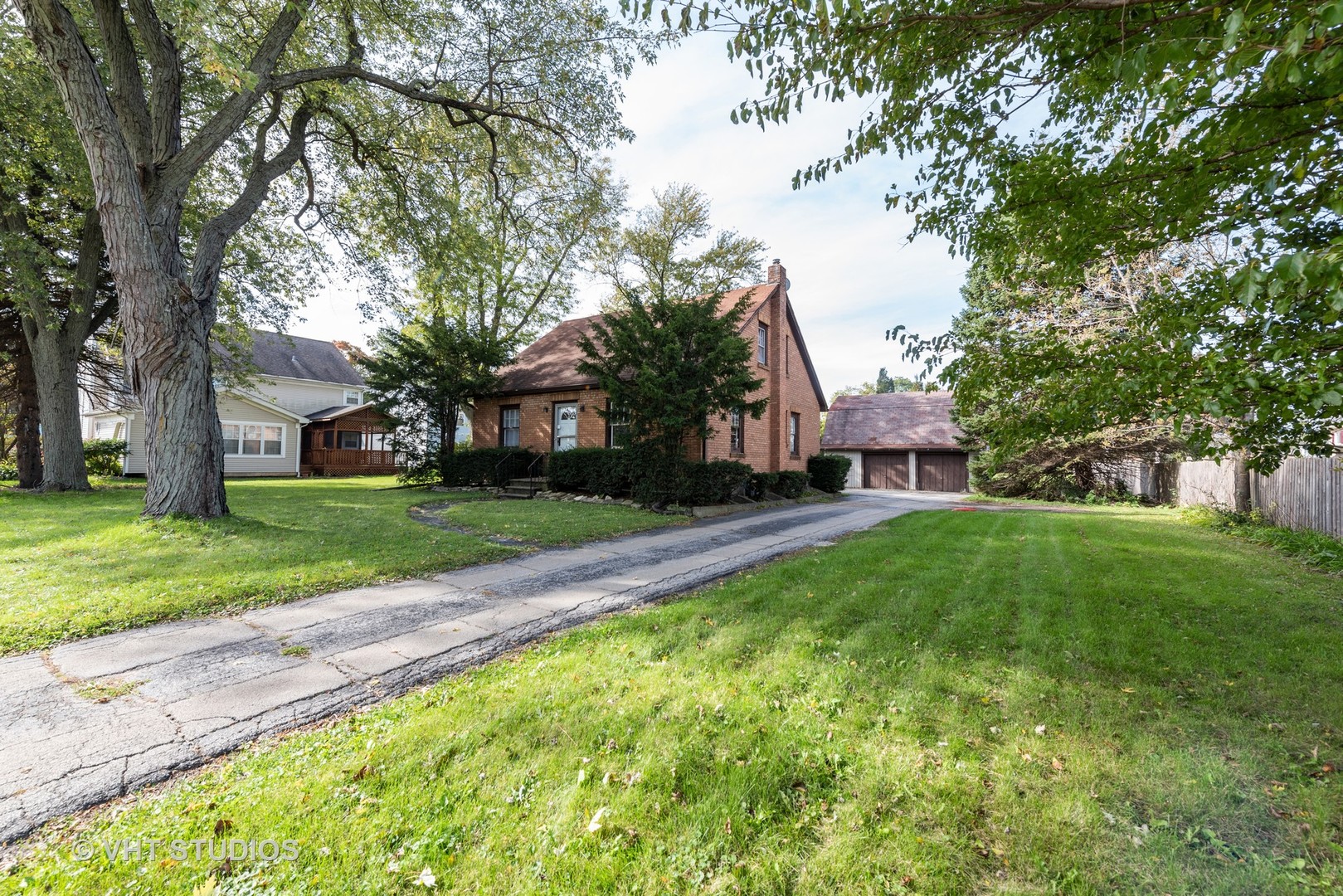 948 South Plum Grove Road Palatine, IL 60067 - Photo 2 of 10