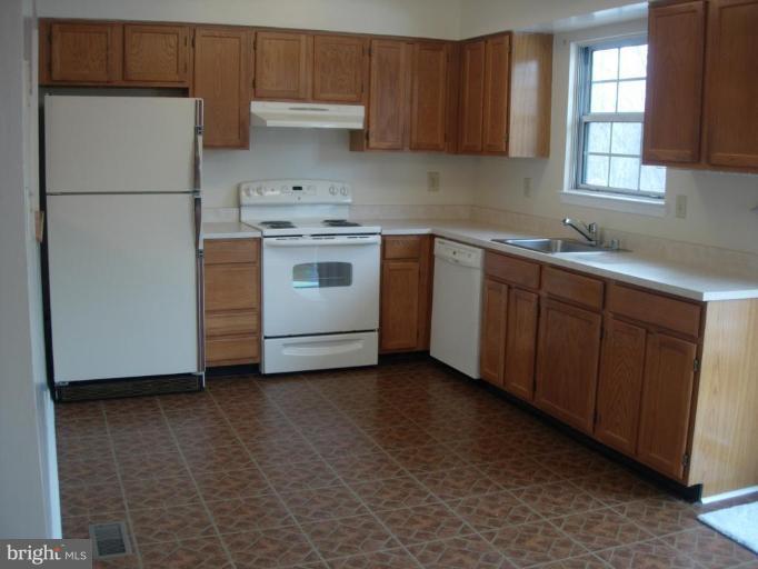 6 Winehurst Road Catonsville, MD 21228 - Photo 7 of 17 Kitchen #2