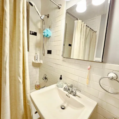 $229,800 | 215-43 48th Avenue, Unit 3B | Bayside