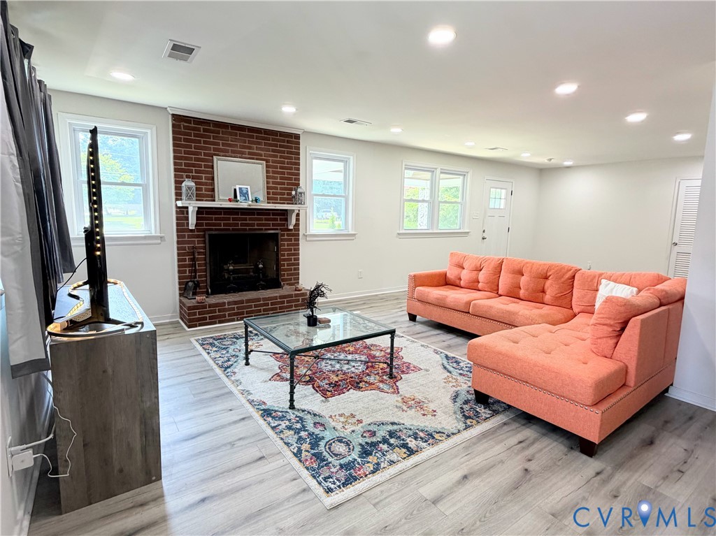 7547 Media Park Road Henrico, VA 23231 - Photo 3 of 21 Spacious living area with recessed lighting and fi