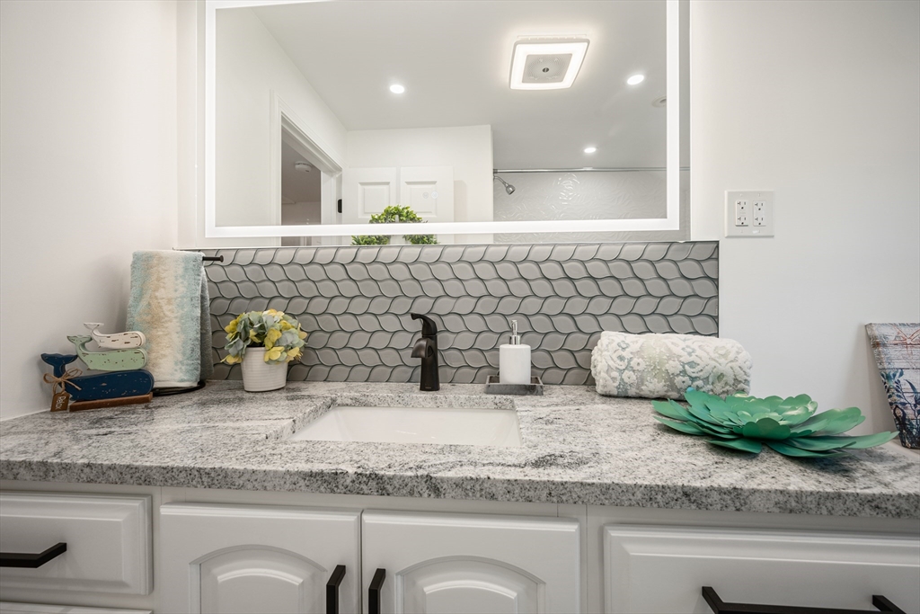 11 Lawndale Road Tyngsborough, MA 01879 - Photo 23 of 40